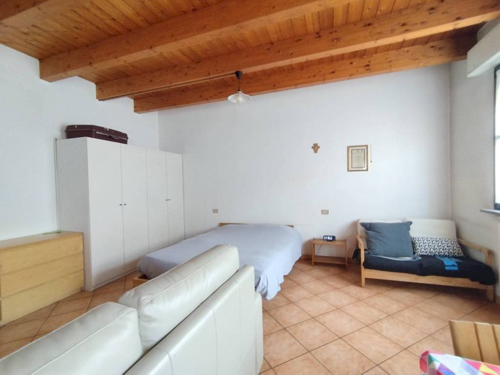 Camera da letto - Monolocale via Biringhello, 86, frazione Biringhello, Rho - foto 2