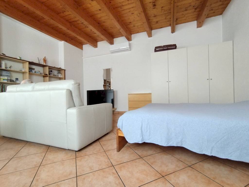 Camera da letto - Monolocale via Biringhello, 86, frazione Biringhello, Rho - foto 3