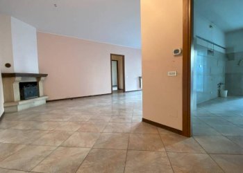 Salone - Three-room apartment via Ombrone, Olgiate Olona - photo 7