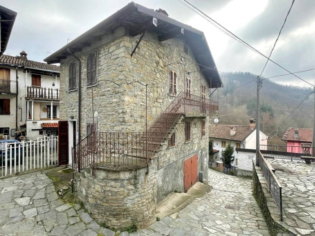 Facciata - Rustico Frazione Pareto, Fabbrica Curone - foto 1