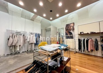 Interno non residenziale - Negozio via San Martino, 11, Moncalieri - foto 5