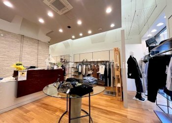 Interno non residenziale - Negozio via San Martino, 11, Moncalieri - foto 8