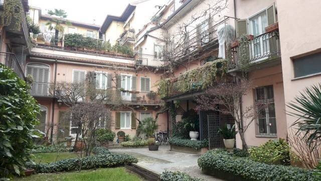 Cortile interno - Bilocale via della Rocca, 32, Torino (zona Centro) - foto 1