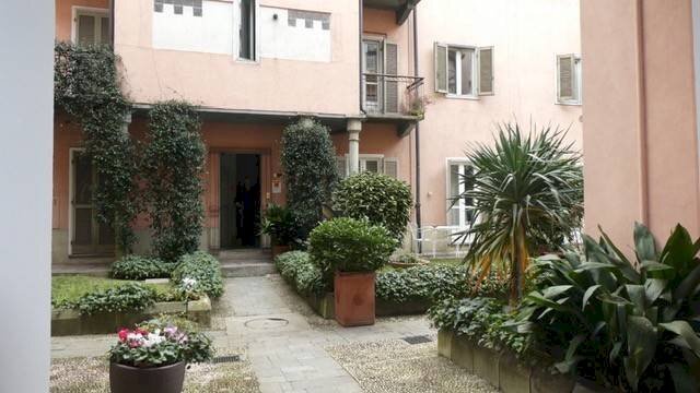 Cortile interno - Bilocale via della Rocca, 32, Torino (zona Centro) - foto 2