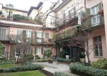 Cortile interno - Bilocale via della Rocca, 32, Torino (zona Centro) - foto 1