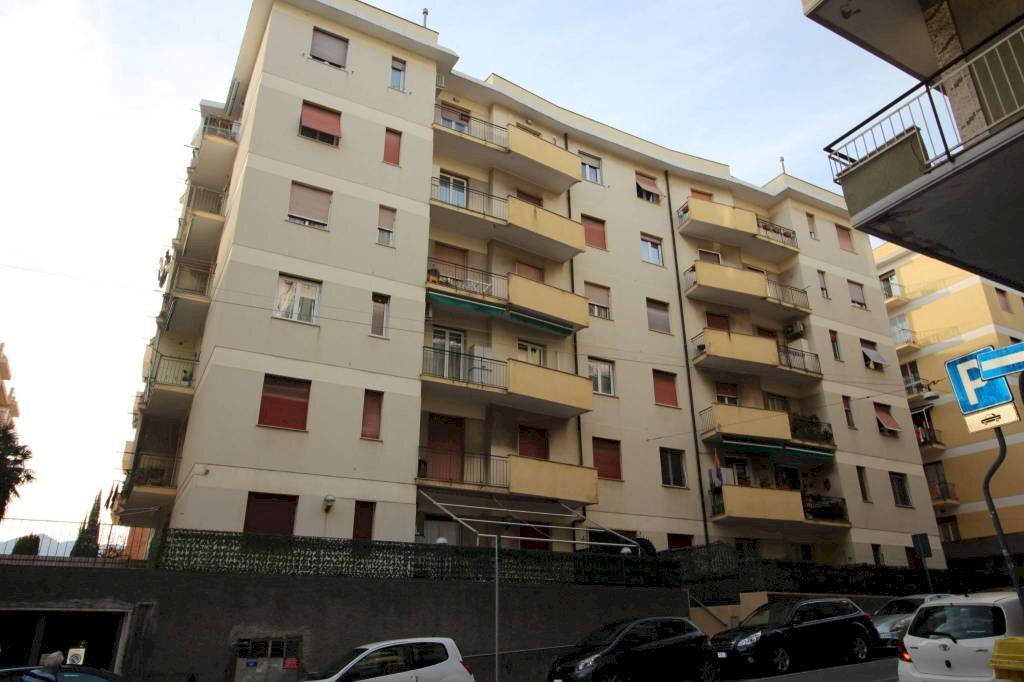 Facciata - Quadrilocale via Taggia, 6, Genova (zona Prà) - foto 1