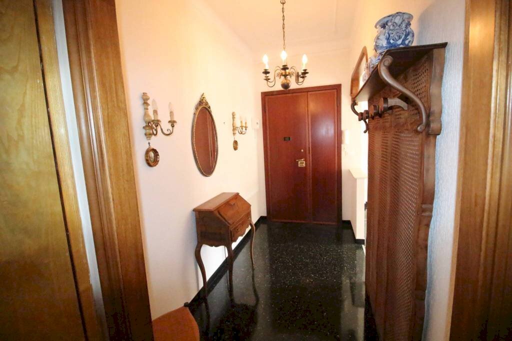 Ingresso - Quadrilocale via Taggia, 6, Genova (zona Prà) - foto 2