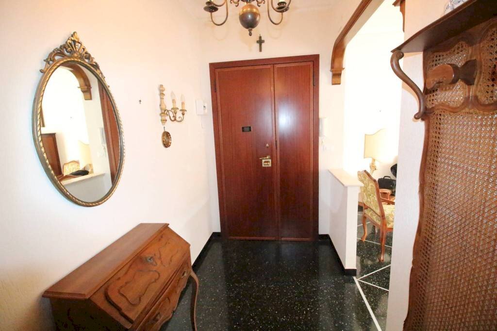Ingresso - Quadrilocale via Taggia, 6, Genova (zona Prà) - foto 3