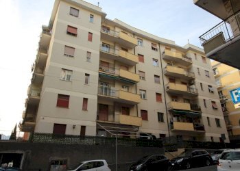 Facciata - Quadrilocale via Taggia, 6, Genova (zona Prà) - foto 1