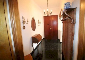 Ingresso - Quadrilocale via Taggia, 6, Genova (zona Prà) - foto 2