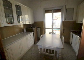 Cucina - Quadrilocale via Taggia, 6, Genova (zona Prà) - foto 17