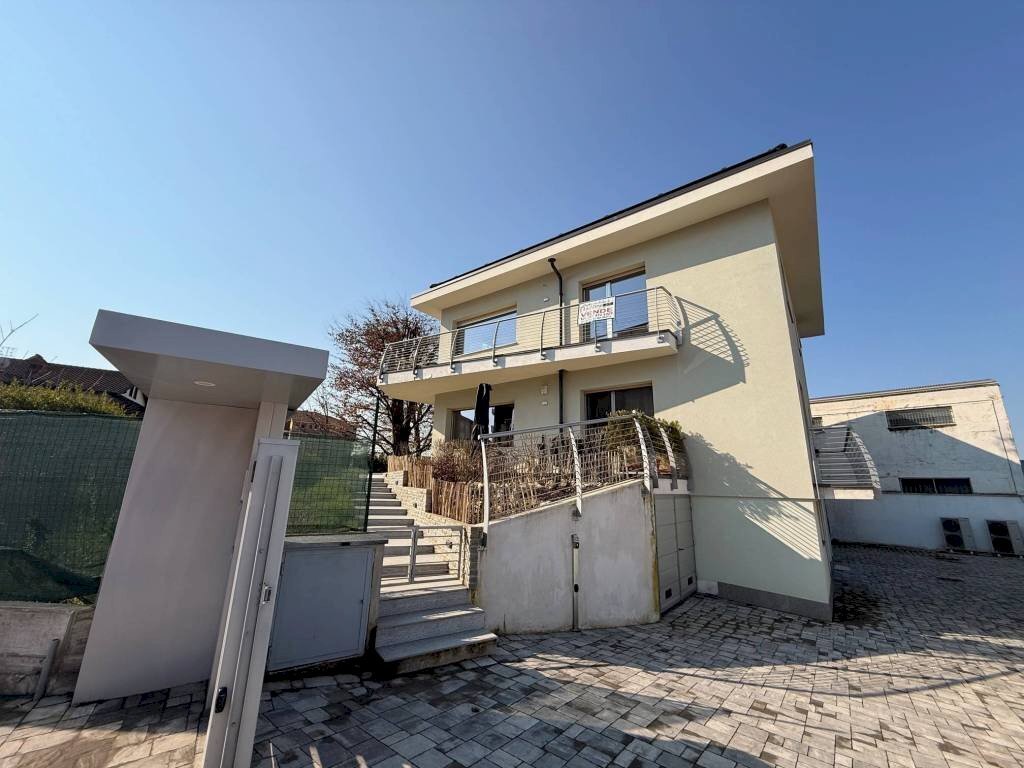 Facciata - Four-room apartment via Racconigi, 16, Carmagnola - photo 1