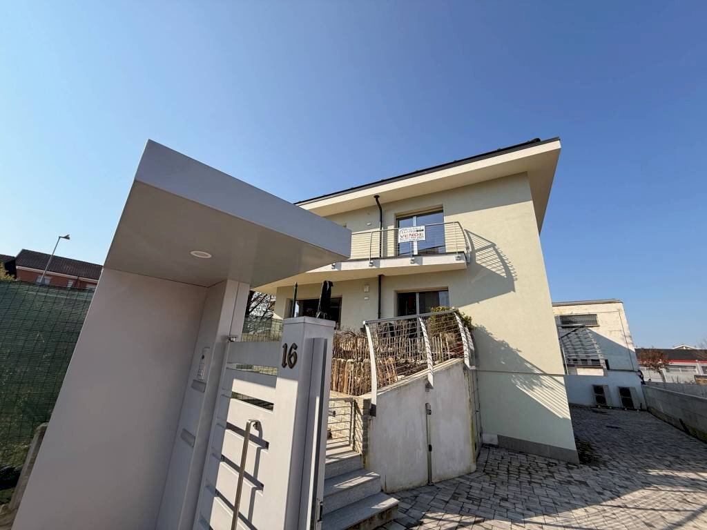 Facciata - Four-room apartment via Racconigi, 16, Carmagnola - photo 2