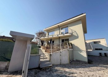 Facciata - Four-room apartment via Racconigi, 16, Carmagnola - photo 2