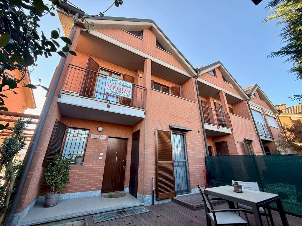 Facciata - Villa a Schiera via Don Giulio Ardizzone, 38, Carmagnola - foto 1