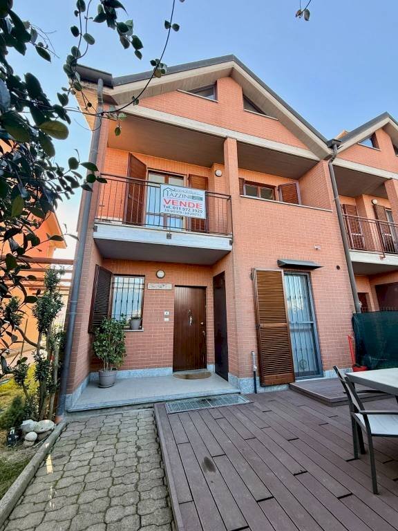 Facciata - Villa a Schiera via Don Giulio Ardizzone, 38, Carmagnola - foto 2