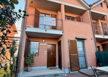 Facciata - Villa a Schiera via Don Giulio Ardizzone, 38, Carmagnola - foto 2