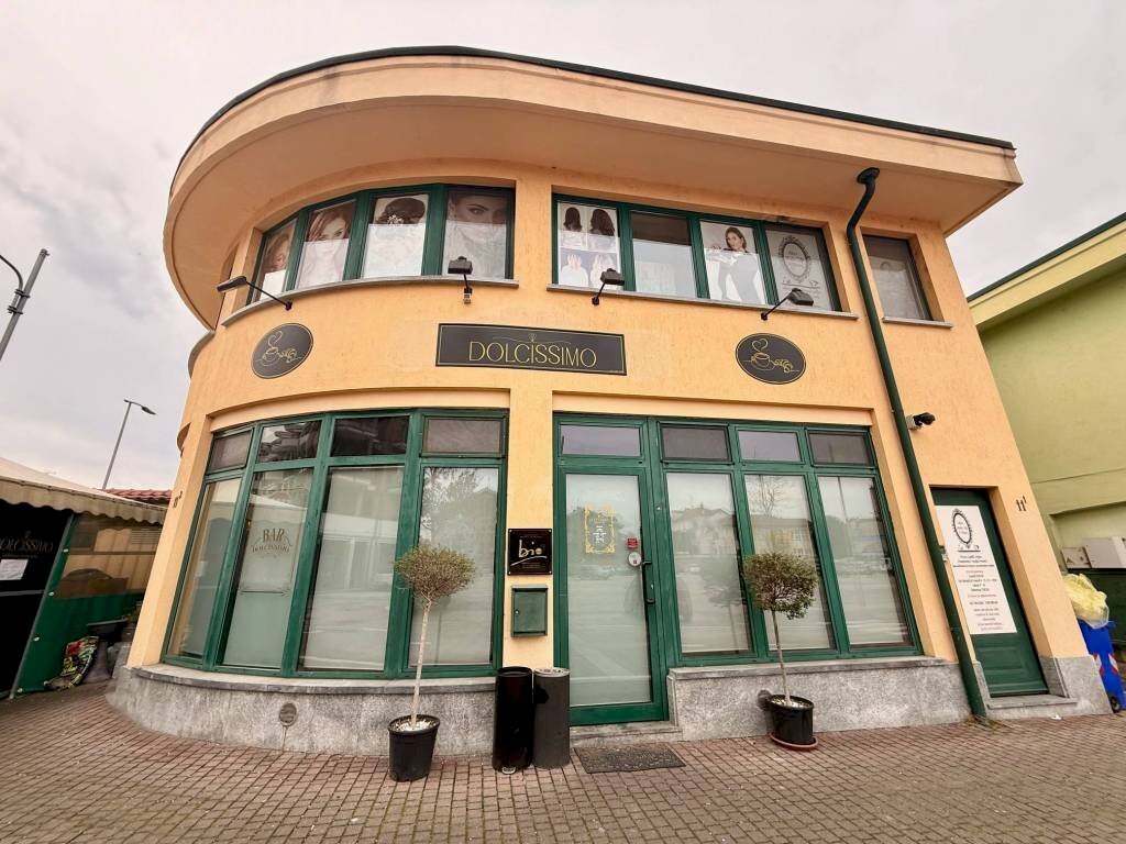 Facciata - Pasticceria piazza 2 Giugno, 11/1, Vinovo - foto 1