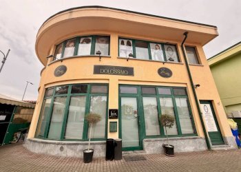 Facciata - Pasticceria piazza 2 Giugno, 11/1, Vinovo - foto 1