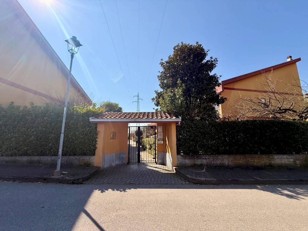 Facciata - Quadrilocale largo Prati, 2, Villastellone - foto 2