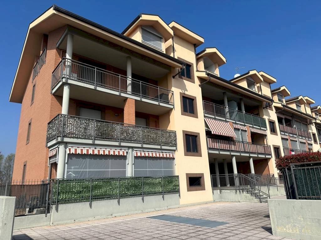 Facciata - Quadrilocale via Gioacchino Rossini, 1, Beinasco - foto 1