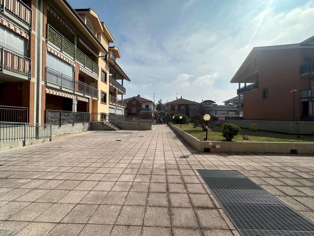 Cortile interno - Quadrilocale via Gioacchino Rossini, 1, Beinasco - foto 2