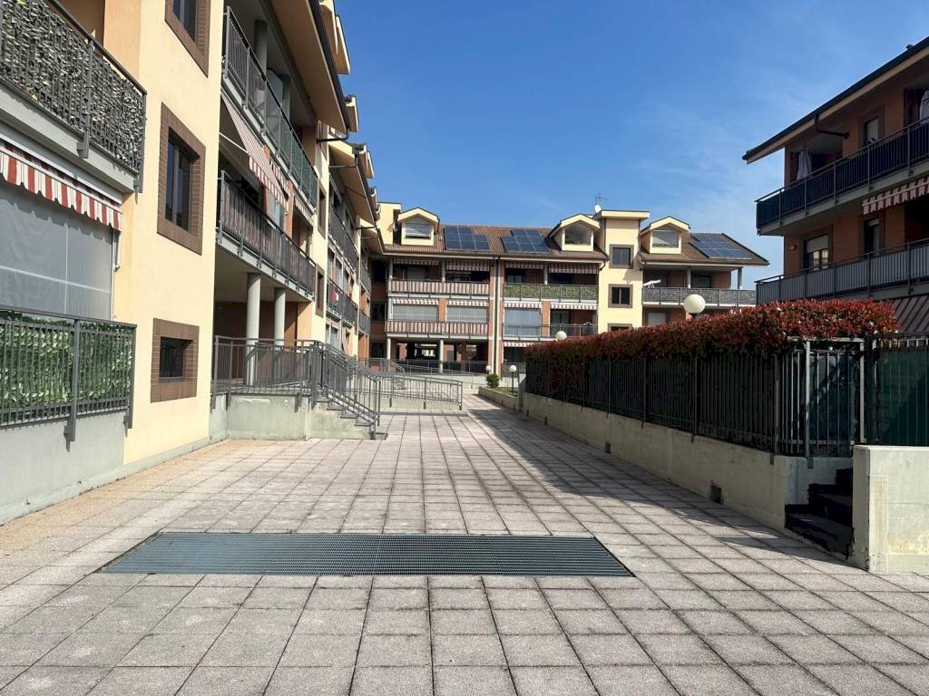 Cortile interno - Quadrilocale via Gioacchino Rossini, 1, Beinasco - foto 3