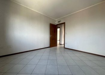 Camera da letto - Quadrilocale via Gioacchino Rossini, 1, Beinasco - foto 8