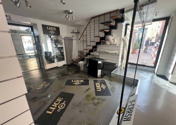 Interno non residenziale - Negozio via Guglielmo Oberdan, 109, Genova (zona Nervi) - foto 9