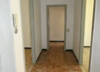 Corridoio - Trilocale via Damiano Chiesa, Alba - foto 2