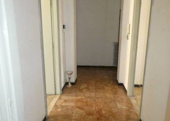 Corridoio - Three-room apartment via Damiano Chiesa, Alba - photo 3