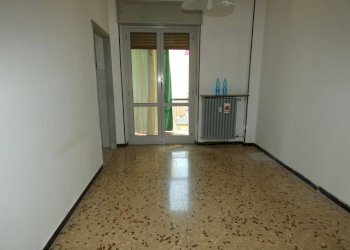 Camera da letto - Trilocale via Damiano Chiesa, Alba - foto 4