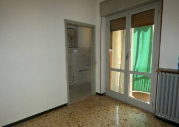 Stanza non arredata - Three-room apartment via Damiano Chiesa, Alba - photo 5