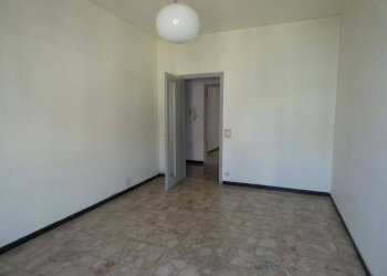 Camera da letto - Three-room apartment via Damiano Chiesa, Alba - photo 10