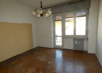 Camera da letto - Three-room apartment via Damiano Chiesa, Alba - photo 11