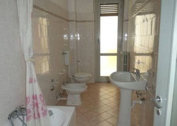 Bagno - Trilocale via Damiano Chiesa, Alba - foto 13