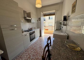 Cucina - Bilocale via Giovanni Opisso, Genova (zona Pegli) - foto 9