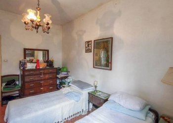 Camera da letto - Three-room apartment via Lamberto Loria, Genova (neighborhood Marassi) - photo 17