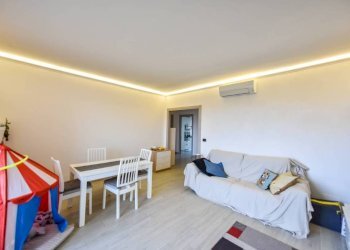 Salone - Four-room apartment via Gaetano Amati, 90/9, Venaria Reale - photo 8