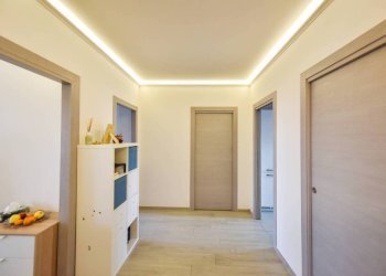 Corridoio - Four-room apartment via Gaetano Amati, 90/9, Venaria Reale - photo 36