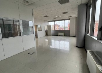 Interno non residenziale - Ufficio strada del Drosso, 33, Torino (zona Mirafiori Sud) - foto 2