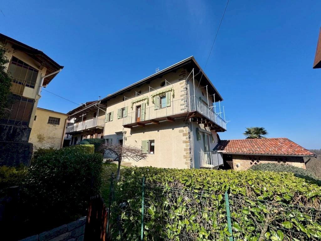Facciata - Villa a Schiera via 25 Aprile, 91, Zumaglia - foto 1