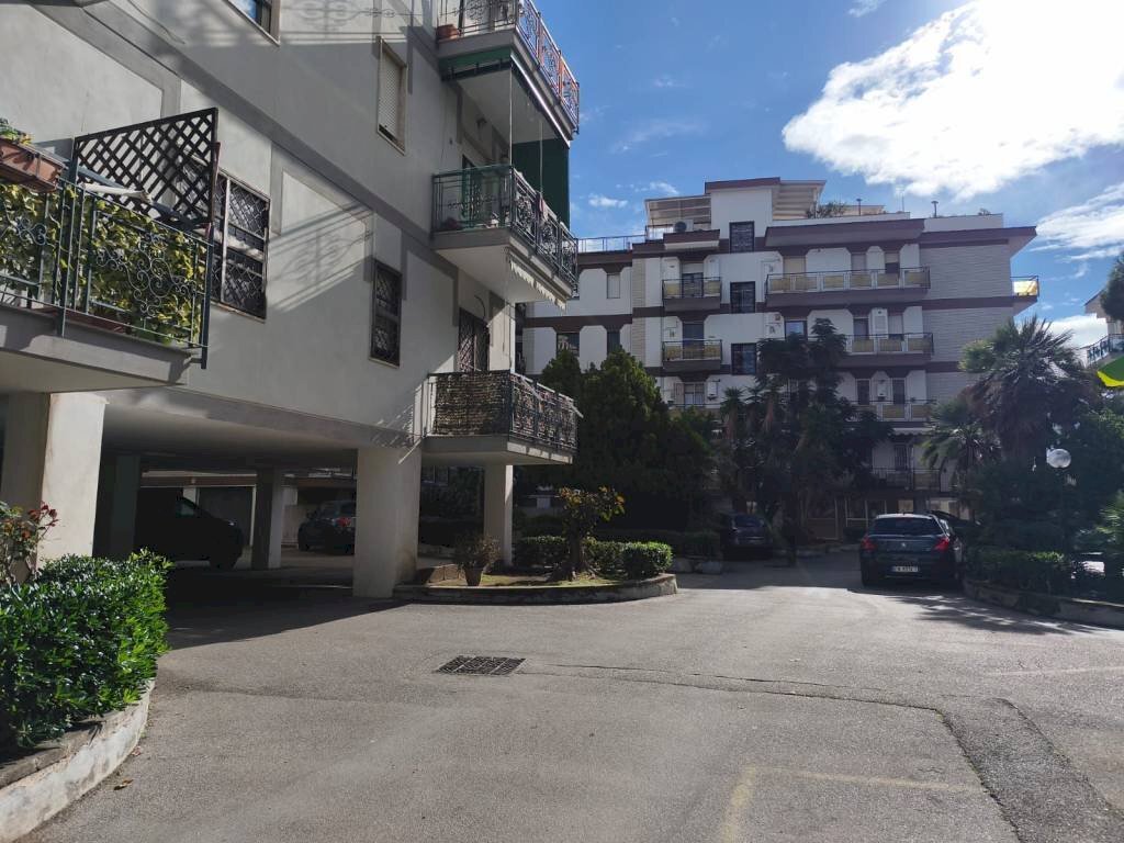 Interno non residenziale - Quadrilocale via Zumbini, 18, Portici - foto 1