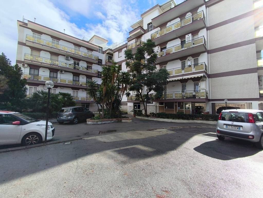 Interno non residenziale - Quadrilocale via Zumbini, 18, Portici - foto 3