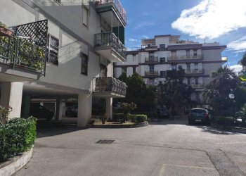 Interno non residenziale - Quadrilocale via Zumbini, 18, Portici - foto 1