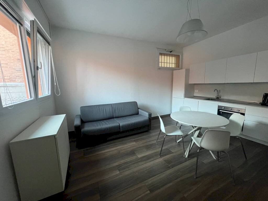 Soggiorno - Two-room apartment via Emilia Ponente, 350/2, Bologna (neighborhood Borgo Panigale) - photo 2