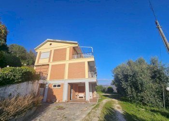 Facciata - Villa via Appio Claudio, Mompeo - foto 5