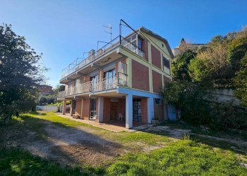 Facciata - Villa via Appio Claudio, Mompeo - foto 27