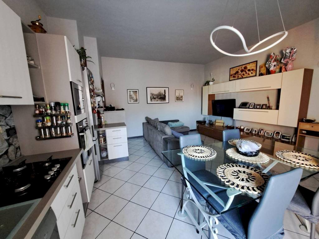 Soggiorno - Three-room apartment via Lainate, 48, Rho - photo 2