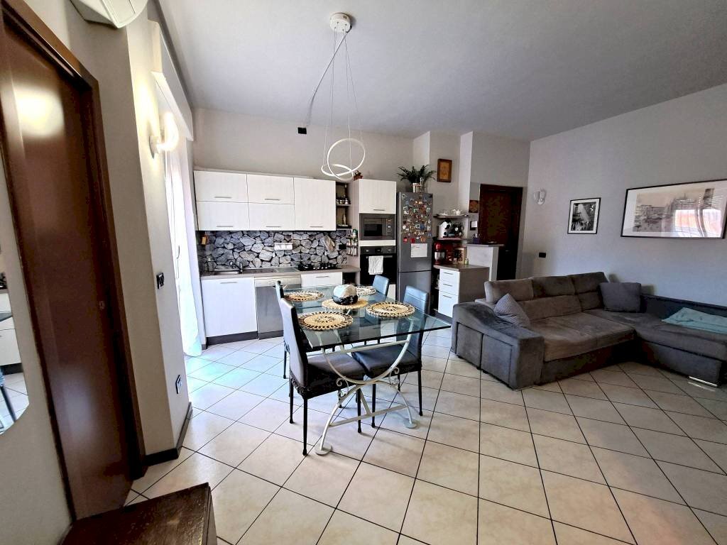 Soggiorno - Three-room apartment via Lainate, 48, Rho - photo 3